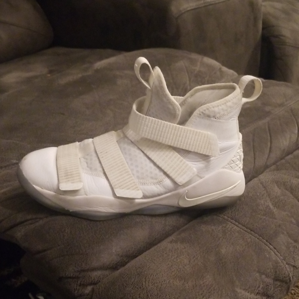 Lebron soilder 11's